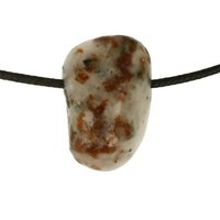 Calciet met Chondrodiet en Diopsiet doorboord