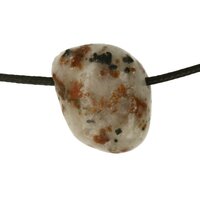 Calciet met Chondrodiet en Diopsiet doorboord