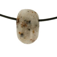 Calciet met Chondrodiet en Diopsiet doorboord