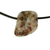 Calciet met Chondrodiet en Diopsiet doorboord