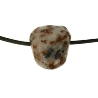 Calciet met Chondrodiet en Diopsiet doorboord