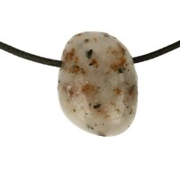 Calciet met Chondrodiet en Diopsiet doorboord