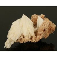 Scoleciet kristallen op zalmkleurige matrix-4